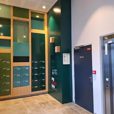 Recent Avec Balcon, Parking Et Internet A - Fr-1-584-300 Apartment *
