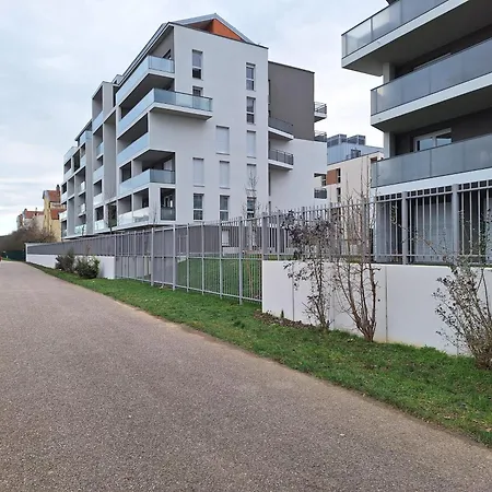 Recent Avec Balcon, Parking Et Internet A - Fr-1-584-300 Apartment Nancy