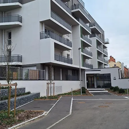 Recent Avec Balcon, Parking Et Internet A - Fr-1-584-300